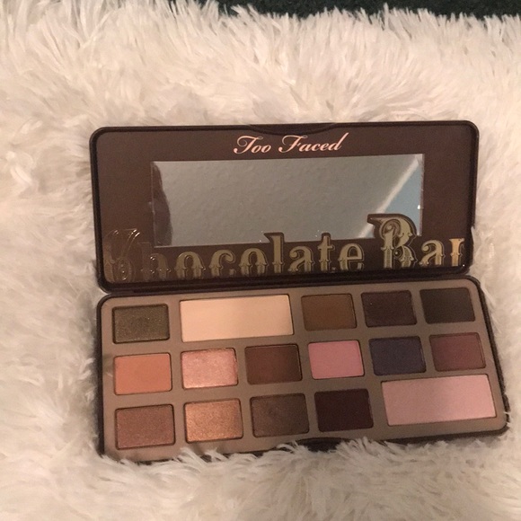 Like new Too Faced chocolate Bar palette - Picture 2 of 4